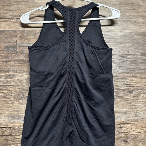 Athleta Black Workout Sleeveless Tank Top Fitted Cut Out Design Built in Bra - Picture 2 of 5